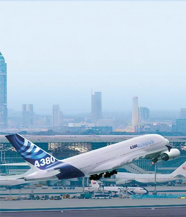 Ein Flugzeug, welches gerade abhebt